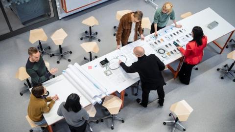 Team planning around a table