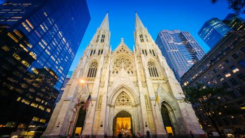 La surveillance de l'humidité améliore la préservation des vitraux de la cathédrale Saint Patrick