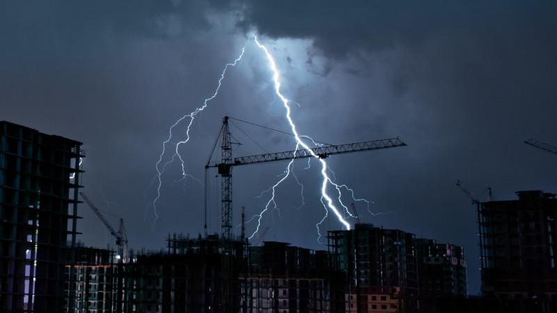 Lightning strikes a crane