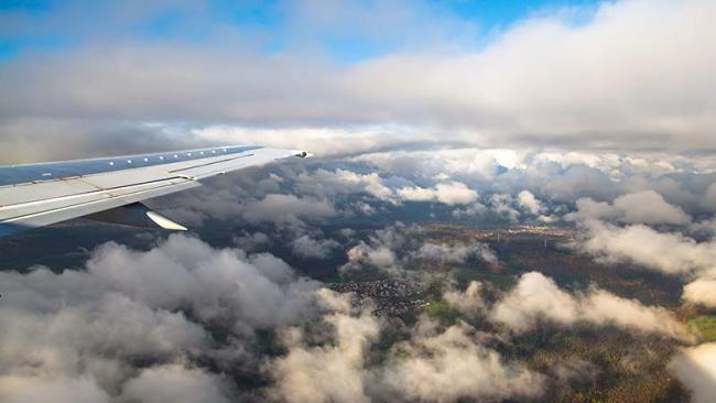 LIFT-WEA-CL61-AVI-AirplaneClouds-800x450